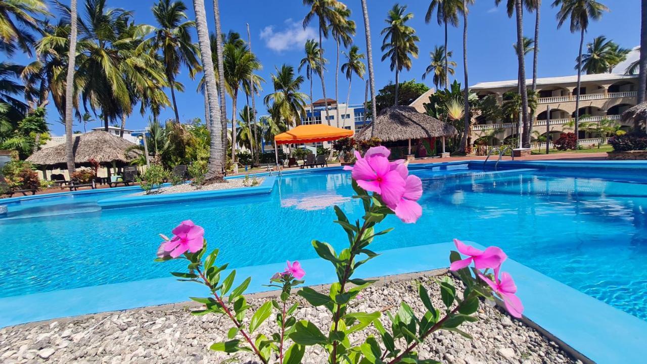 Hotel Cortecito Inn ปุนตากานา ภายนอก รูปภาพ